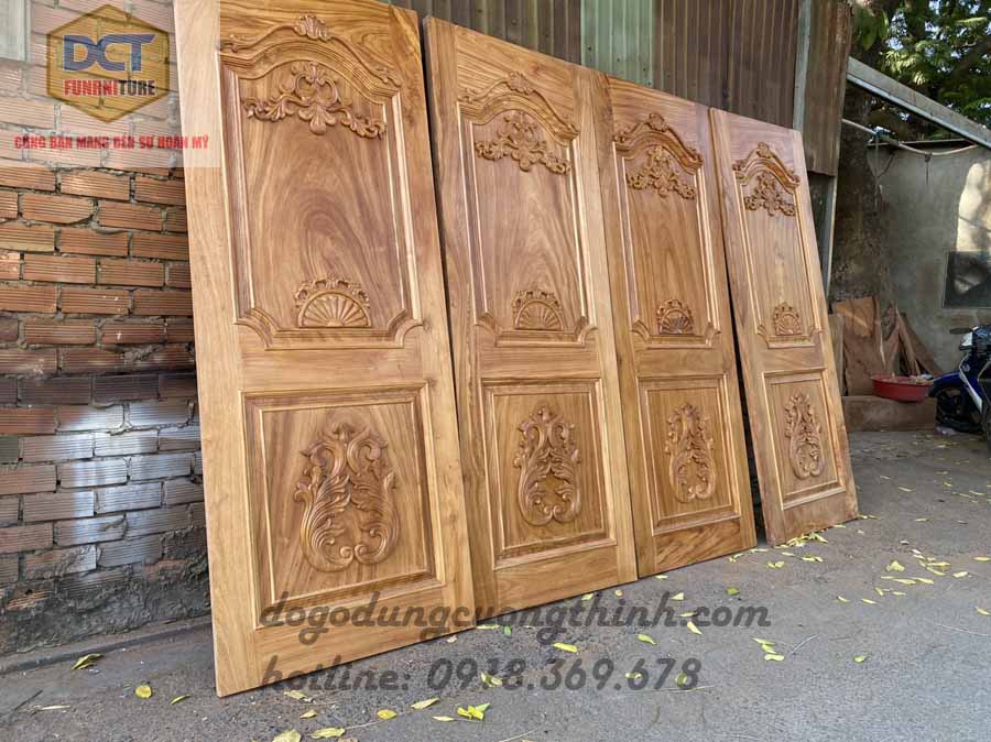 Mẫu cửa phòng tân cổ điển gỗ gõ đỏ CP49gd